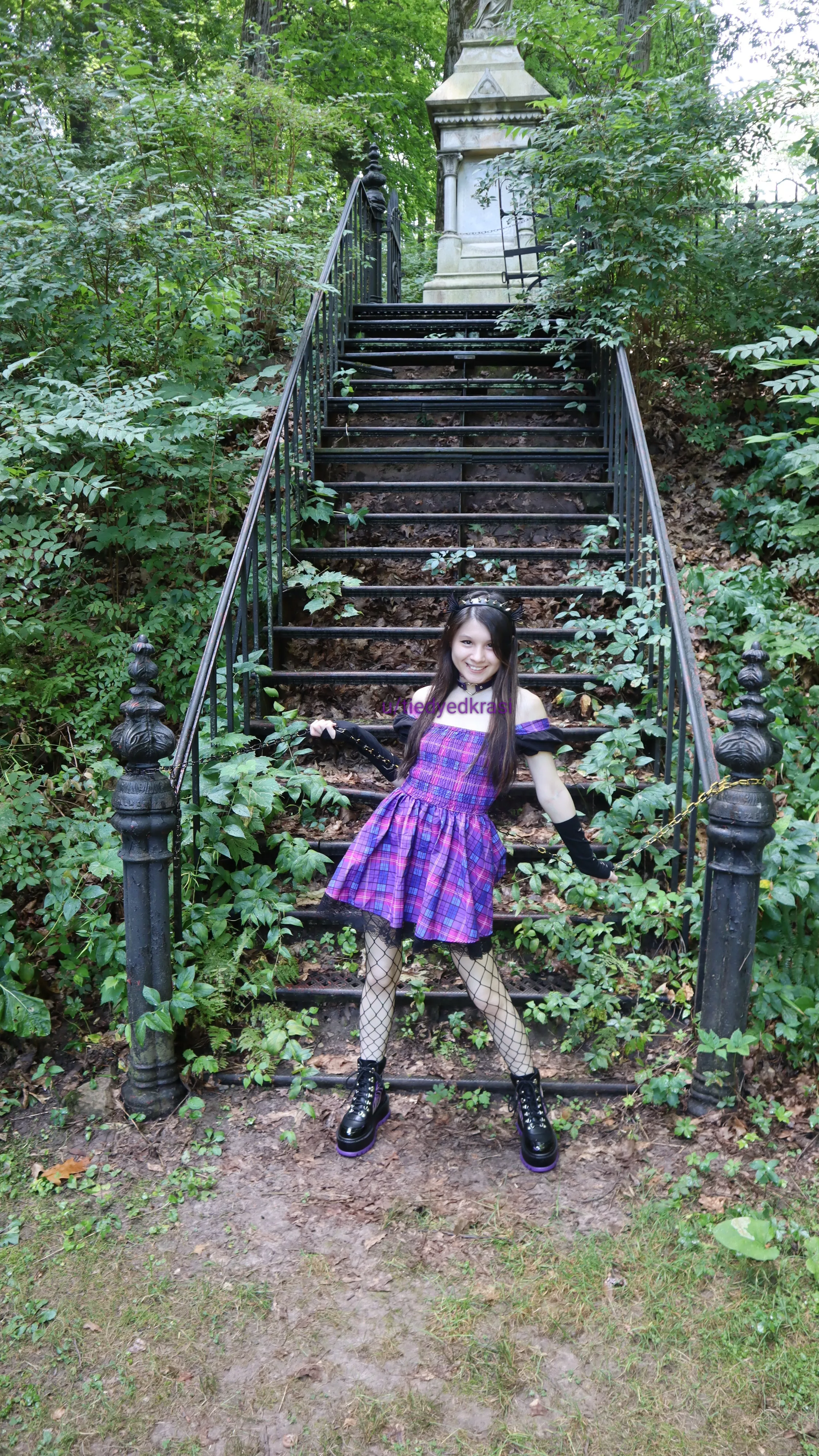 I look so pale when I'm outdoors posted by tiedyedkrasi