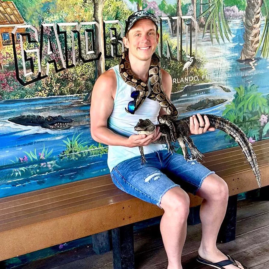 I love reptiles 💚 posted by HarshExplosion