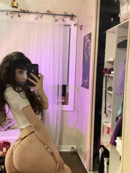 im 5'1 and want booty spanks 🥺💚18f by smolrug