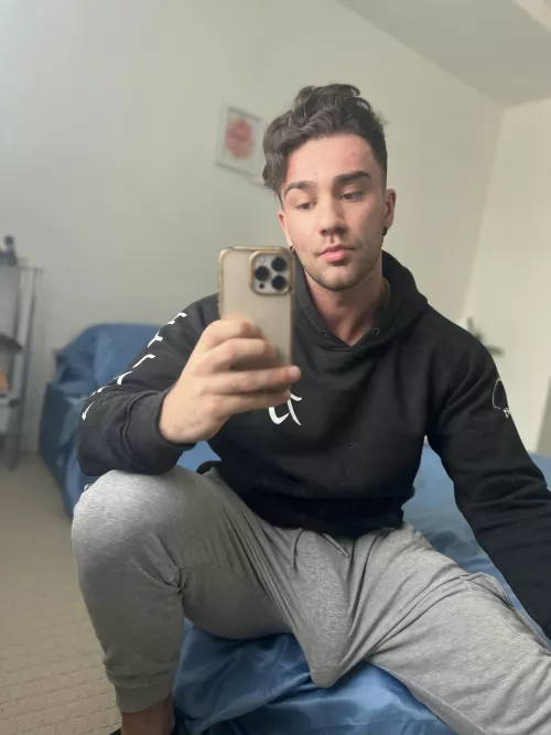 Is this why everyone loves grey on me? by alphaflexer