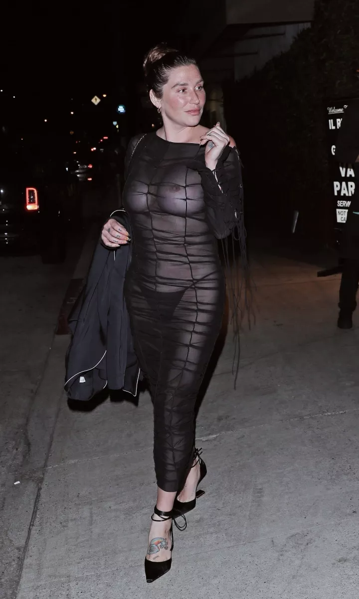 Kesha posted by brown3cake