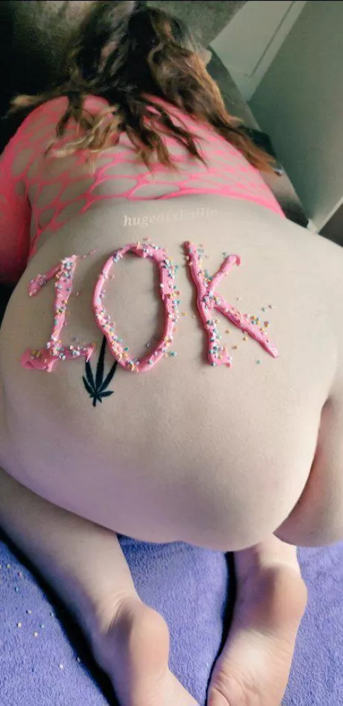 lick it off?🙈 by Hugeasskallie