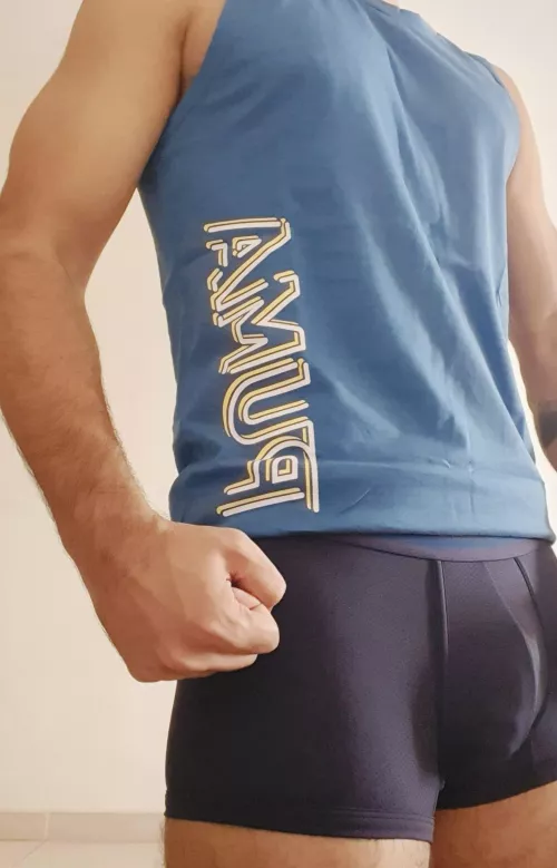 Look who’s trying to take a peek 😉 by backpacking_hustler