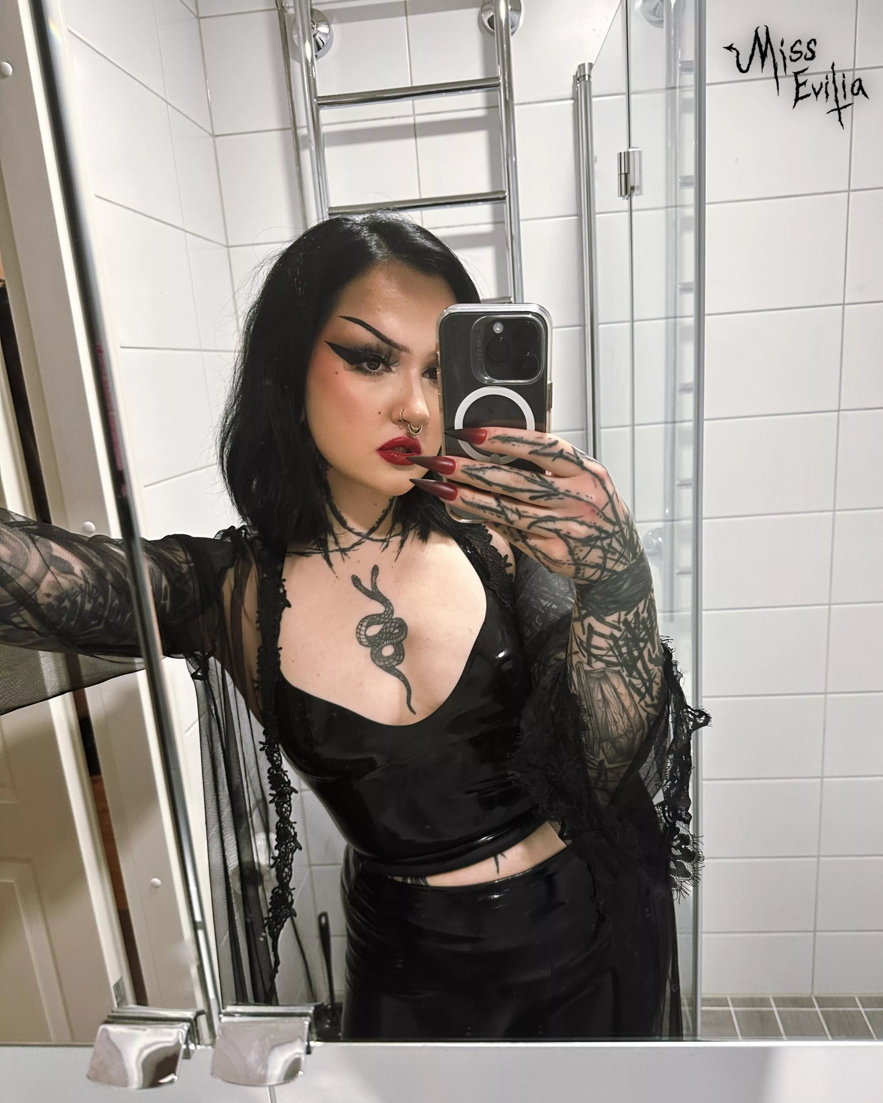 @miss.evilia posted by MissEvilia