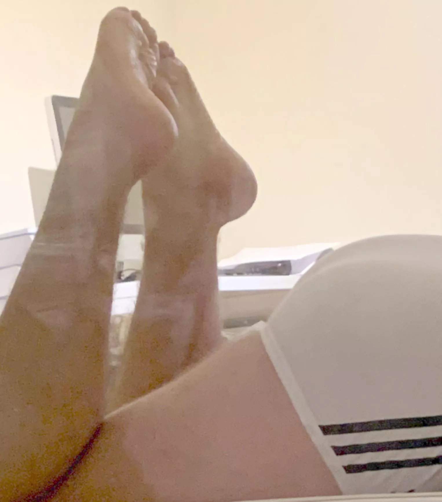 Morning soles 🍌 posted by BlueEyesObserver
