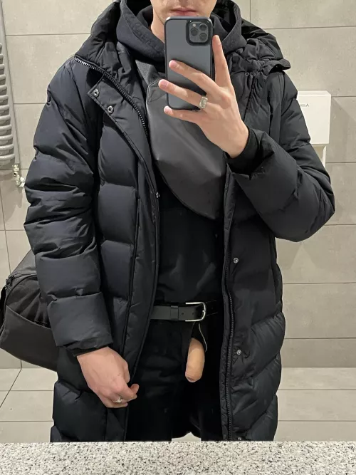 peek a boo in the airport by josheeerobinson