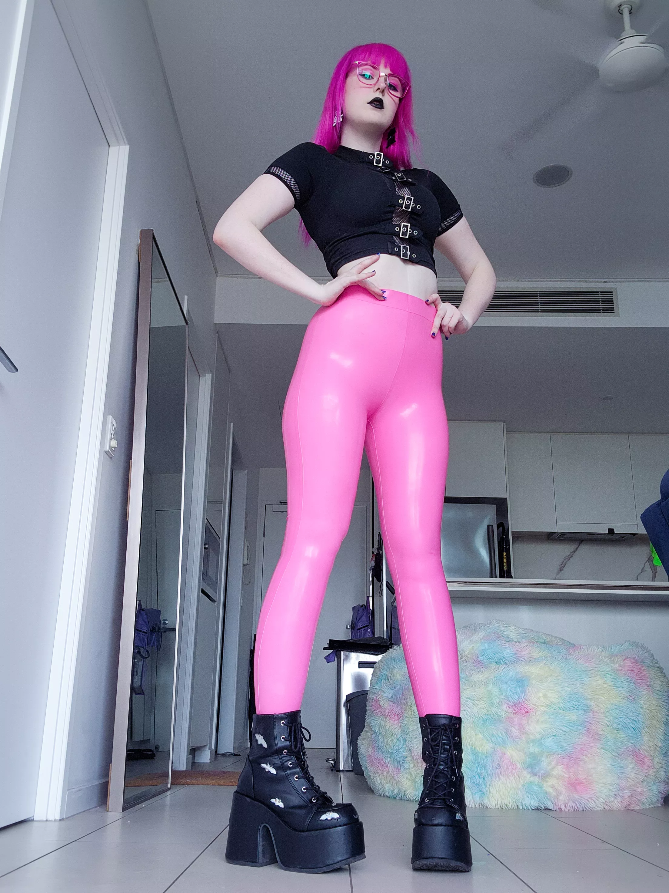 The perfect view of me in my latex leggings posted by Pinipy
