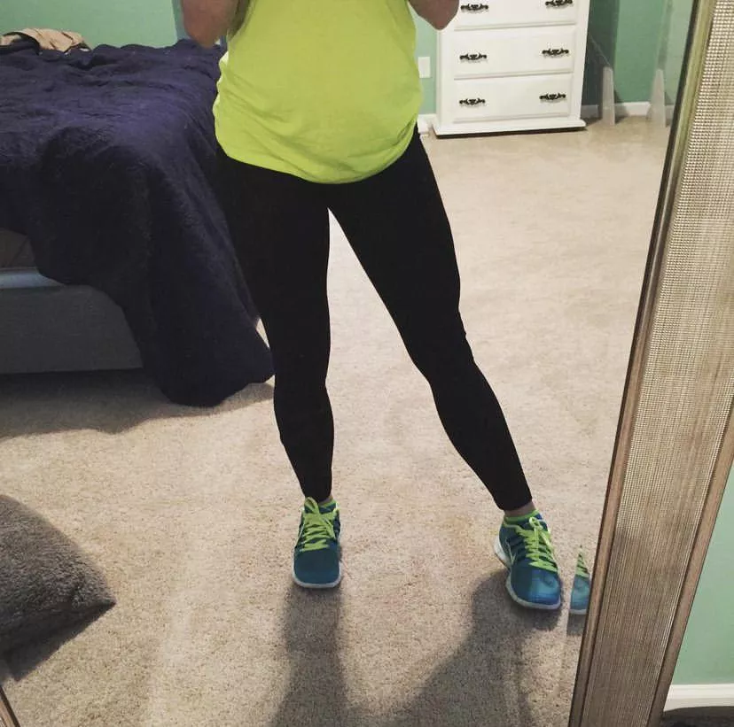 Time for round 2: squats to bring all the boys…and girls to the yard posted by HereToPostGymPics