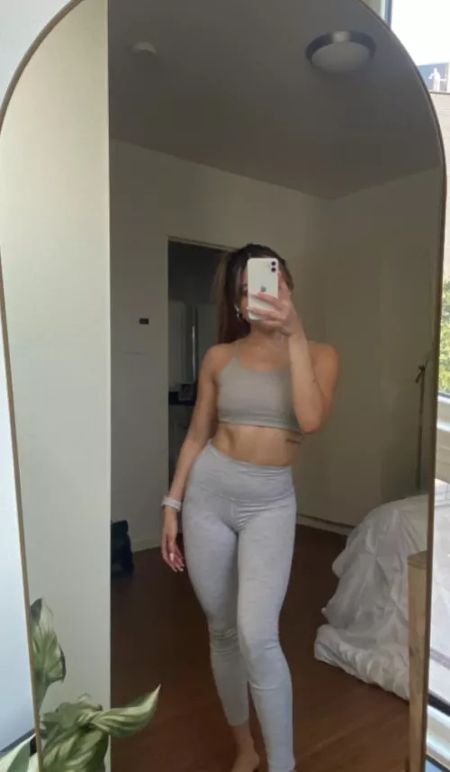 tiny tight and toned! ☺️ by EllieBunnieXO