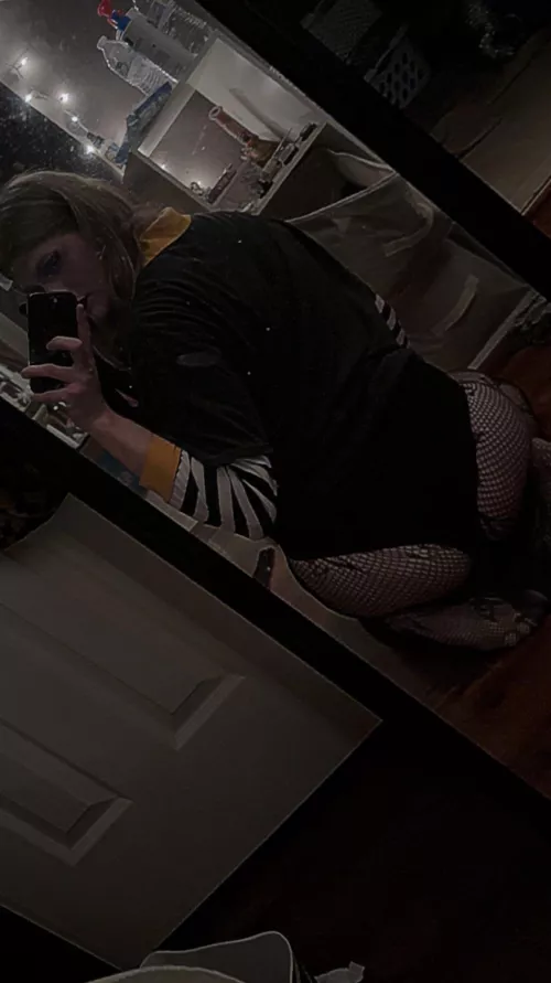 trying to gain my confidence! how do i look to you?? (comments appreciated 🥰🫶🏼) by Ok-Wash6698