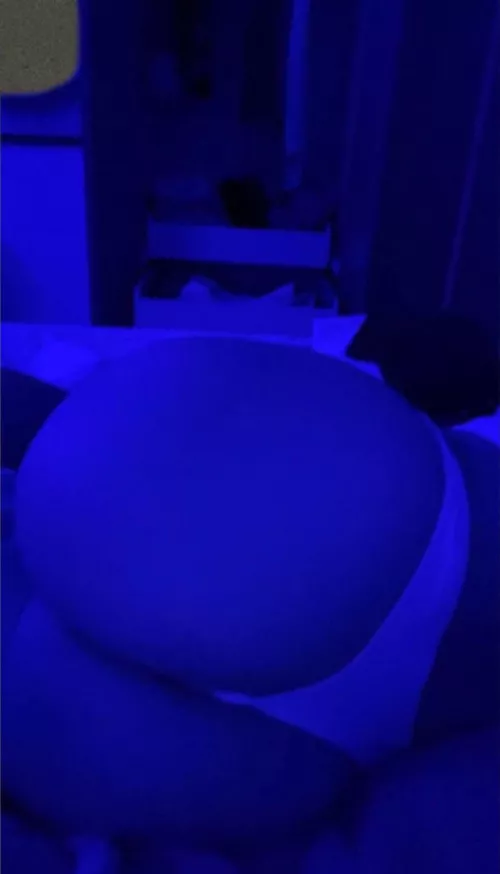 Vill skicka nudes t dig by AbjectLeading3266