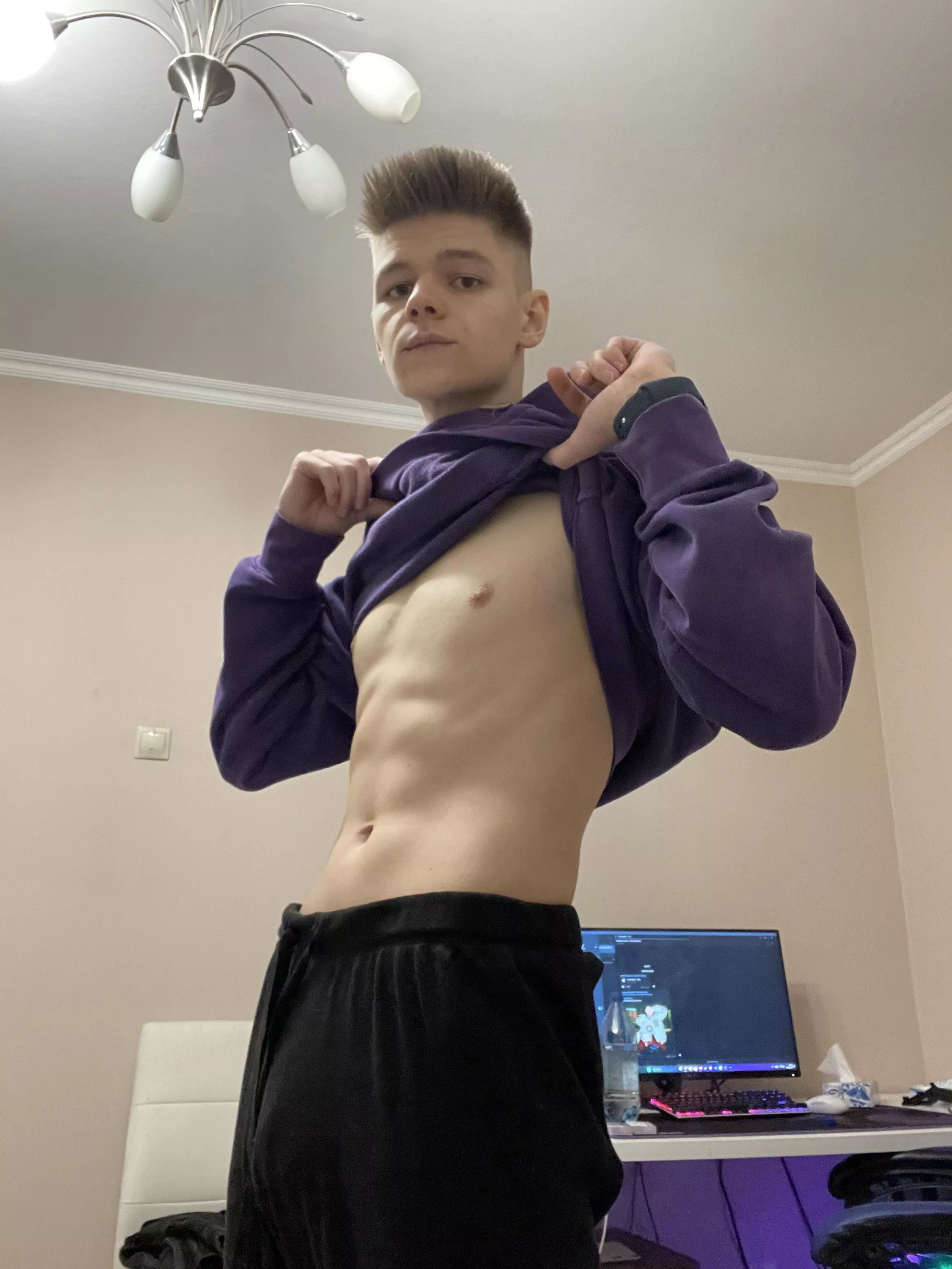 Why do you guys like twinks? Let me know you better 😏 posted by Fantastic-Potato-324