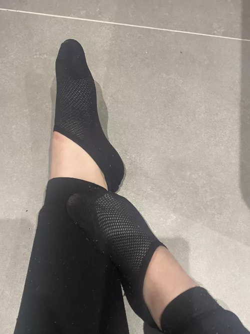 worship my feet…. by gemsfeet_