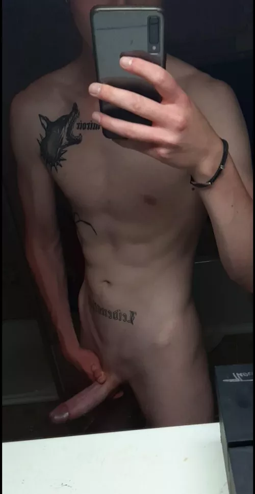 19, 6'4 searching for a sub twink/fembo by Timor98666