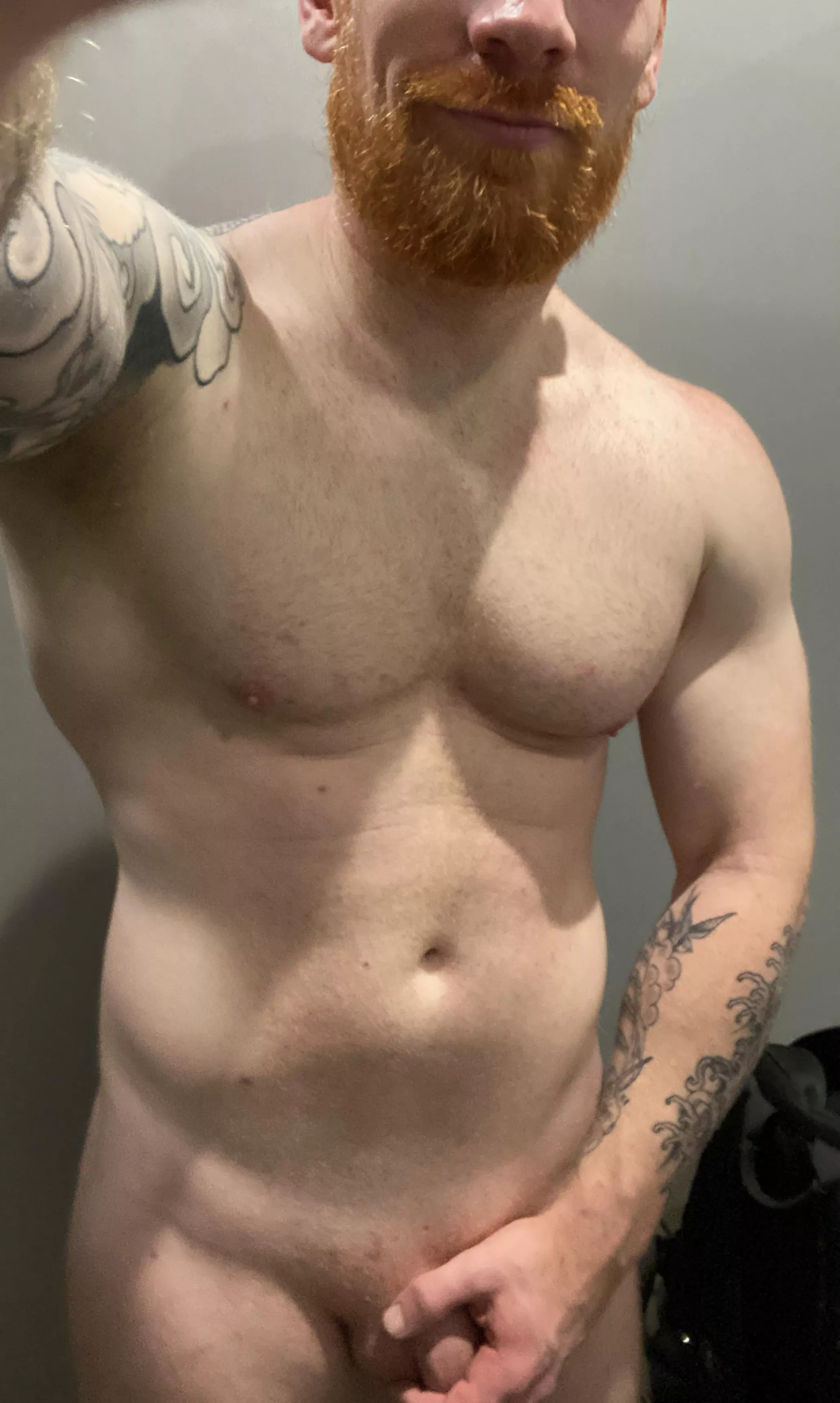 Changing room selfie posted by ginjaad