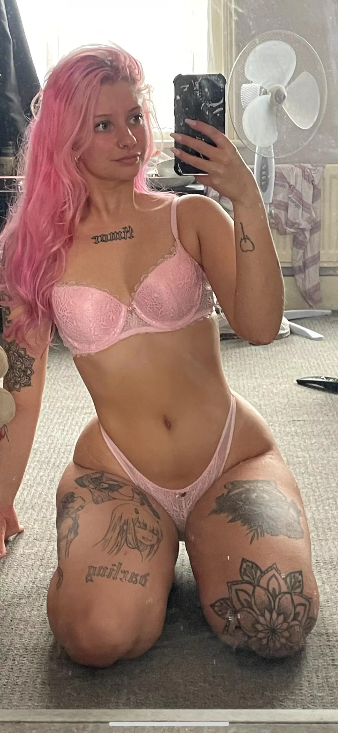 Cute face with cool tattoos 👀 posted by babirhi