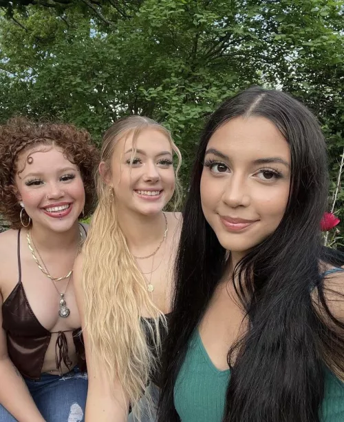 Cute faces and friends by Emotional-Yogurt-382