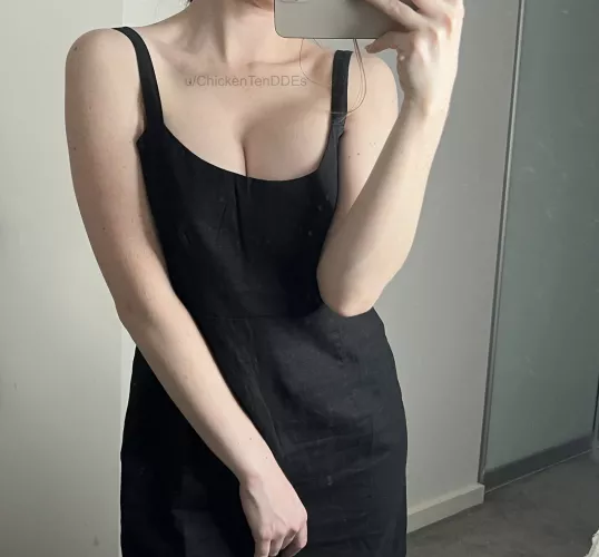 Cute little black dress [F] by ChickenTenDDEs