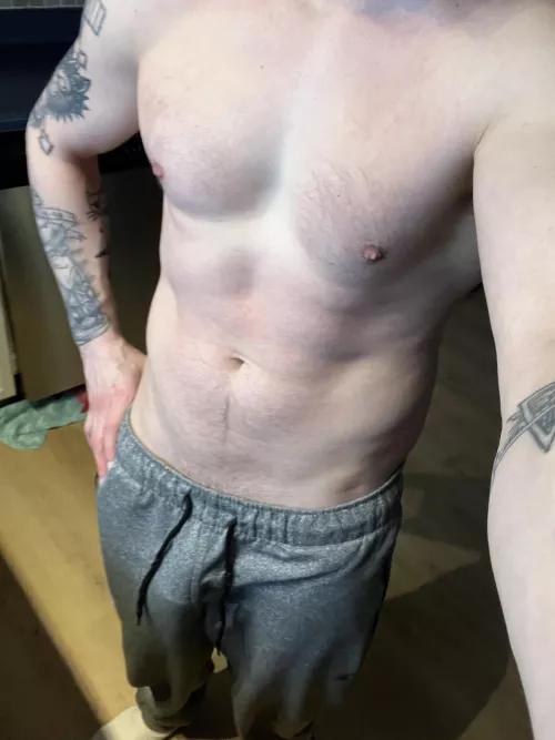 Getting ready for a workout by anthonyhendrixxx