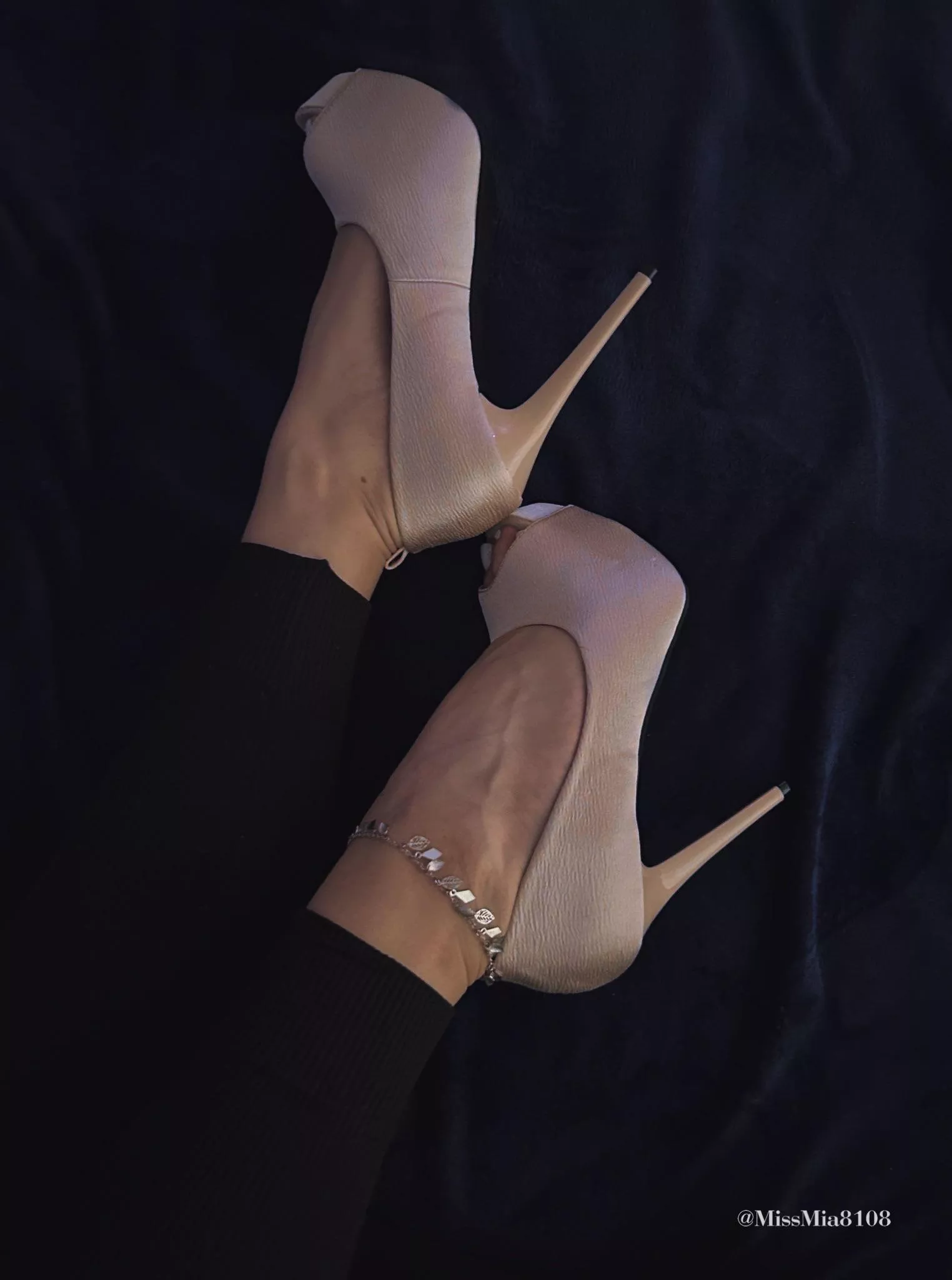 Love heels with anklets posted by MissMia8108
