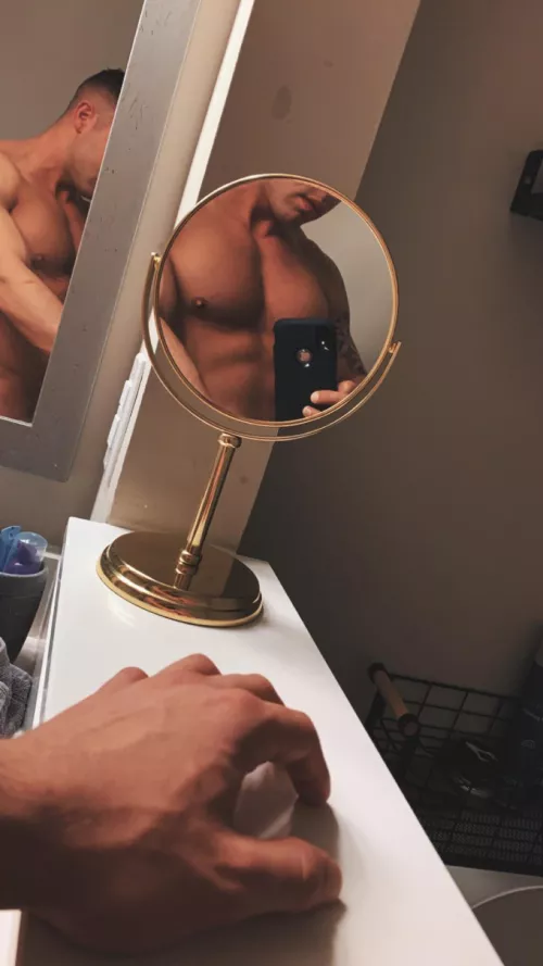 Love my new shaving mirror 🖤 by Junior-Strain2277