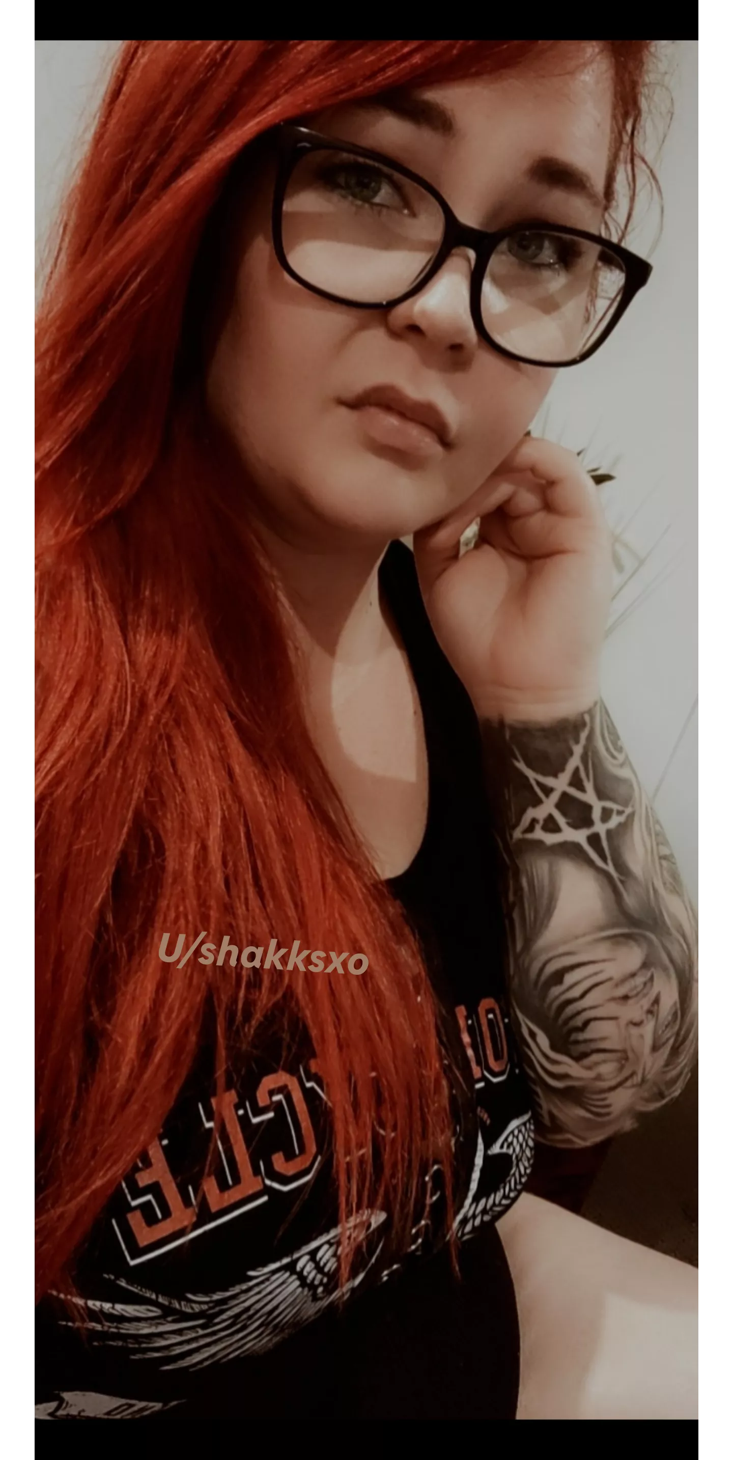 morning's are better spent with red flags 😏💅🏻 posted by shakksxo