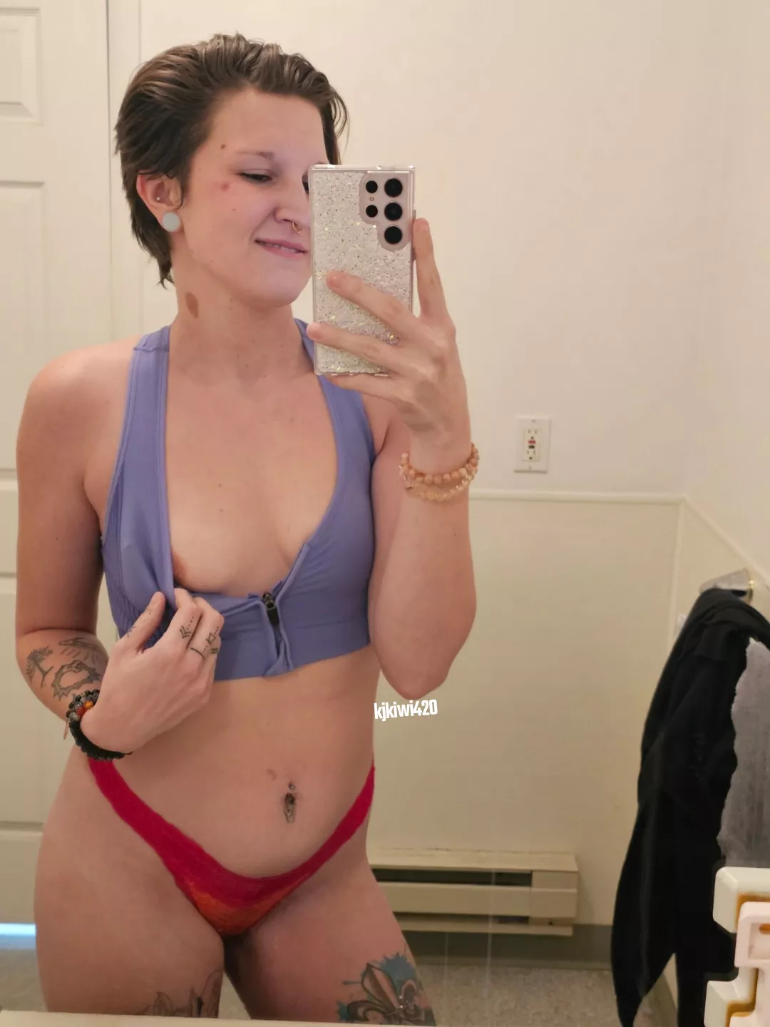 Nip slip in a thong.😍 posted by kjkiwi420