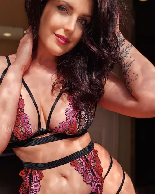 playing with the lighting from my window haha by NurseNextDoor16