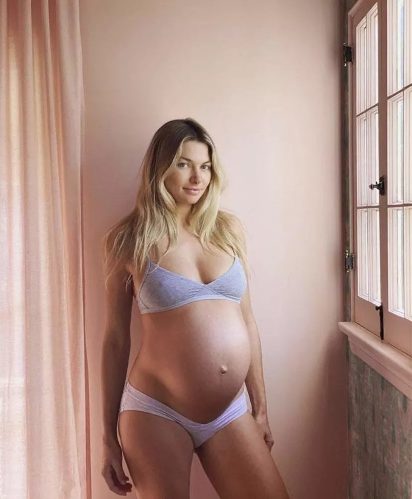 Sexy mom hot🔥❤️‍🔥 posted by Alejandra_077