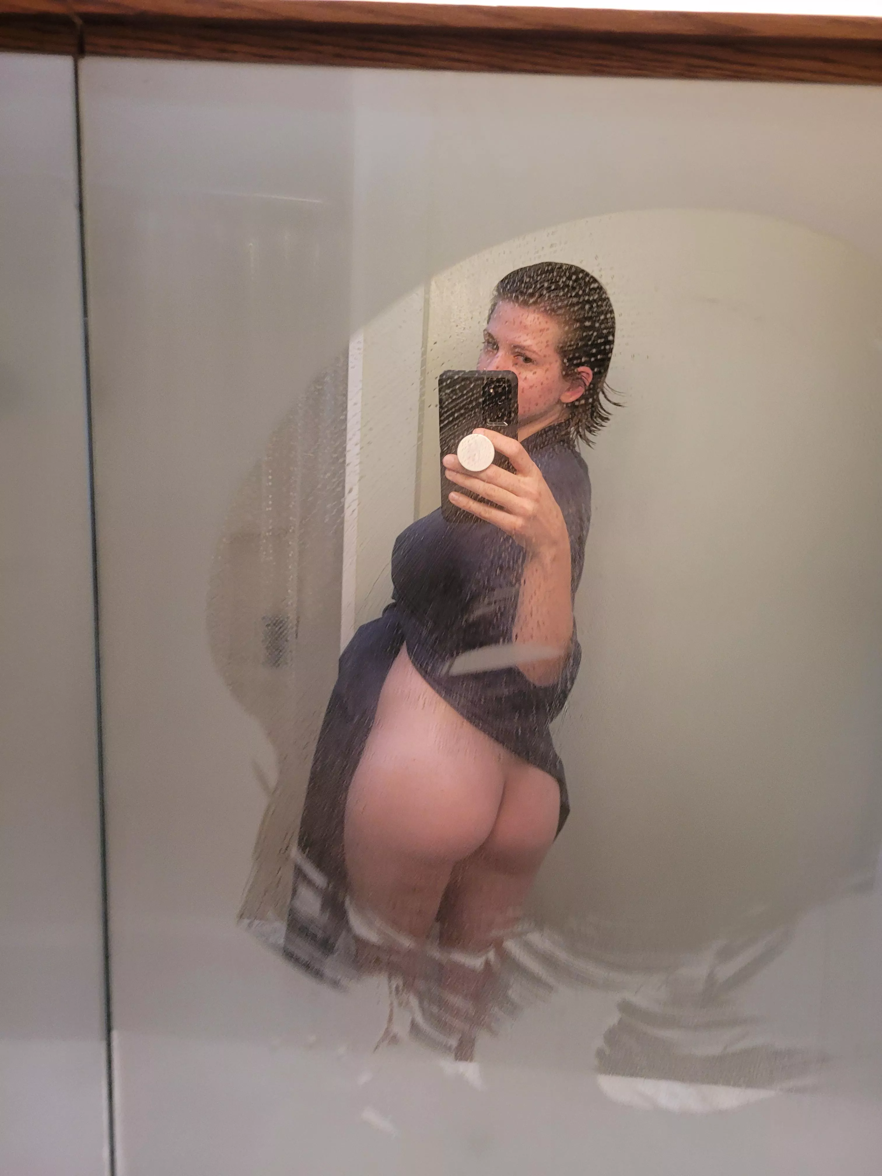 Showing a little bum ☺️ posted by ScarlettJane92