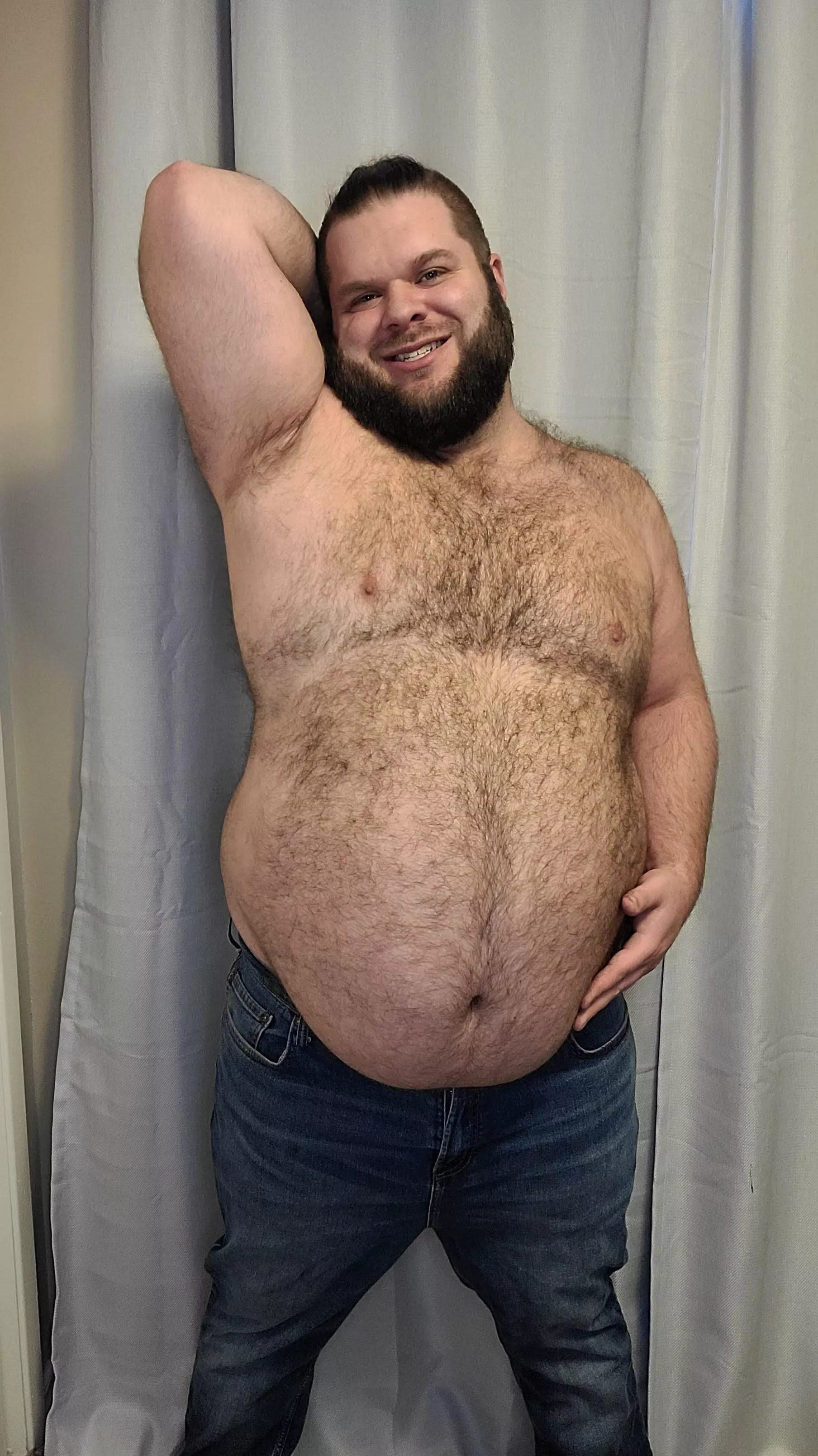 Smile! It's gonna be a good week, I got lots planned to post for yall, ending the week with my hairy belly covered in cum 😈 posted by JustIgnoreMe01