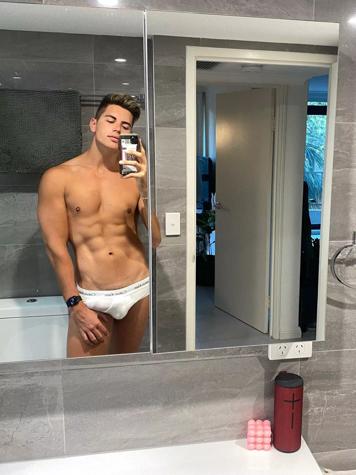 Tall dom aussie.. worship me posted by NathanKriis