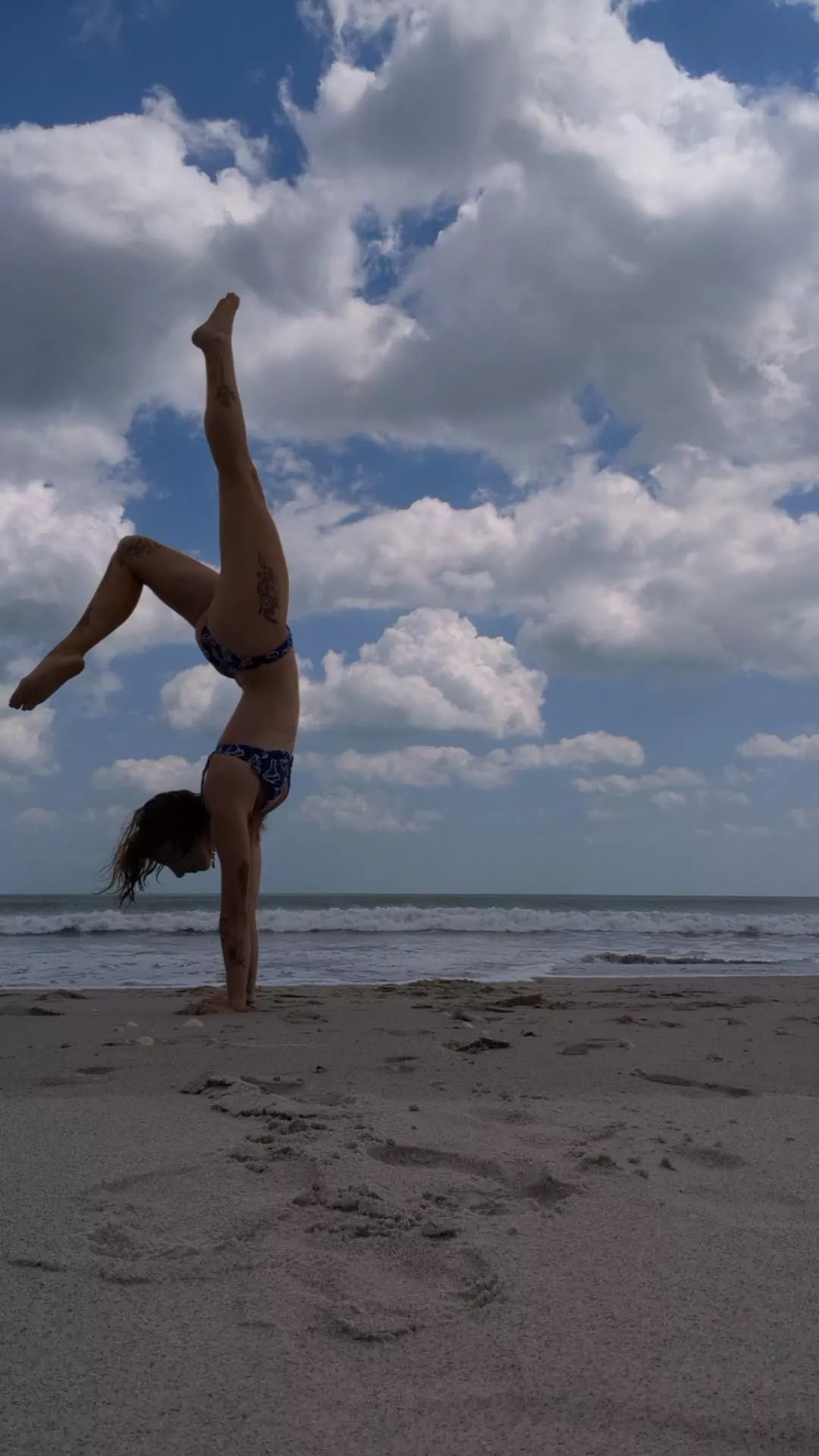 The sense of stillness when I get a handstand is the best feeling ever💗 posted by Outdoorkitty333