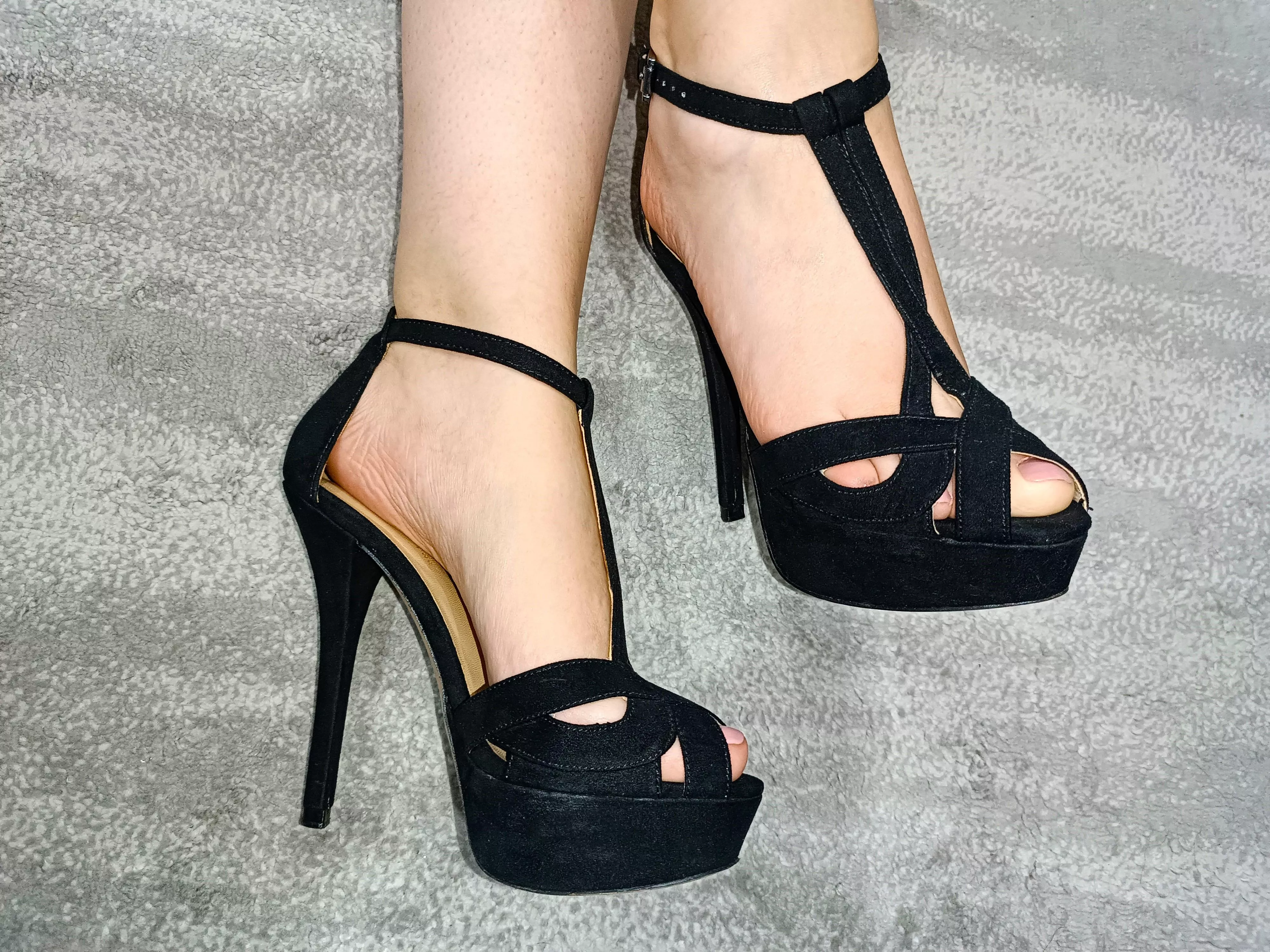 These make me feel like a girl boss! 👑 posted by daisy-feet-007