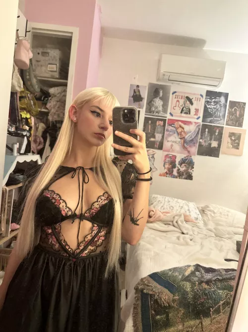 Too much clothes for a first date? 😉 by kitcats456