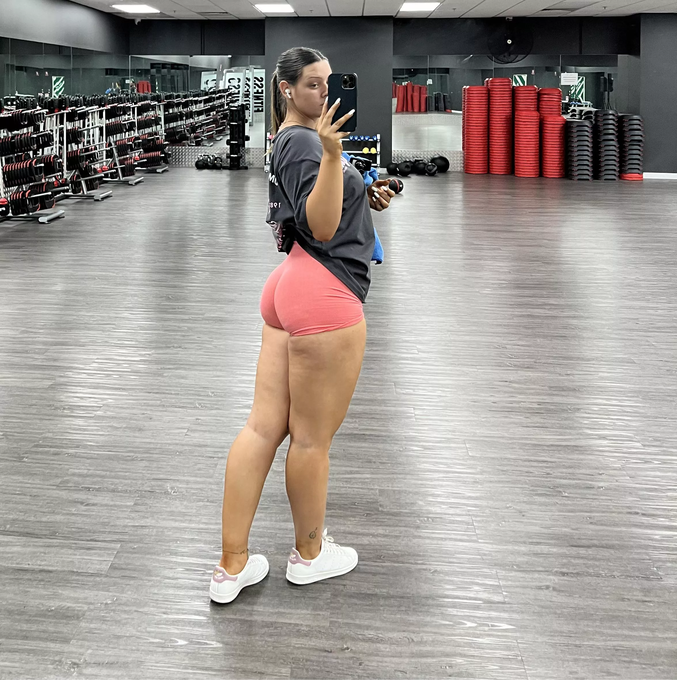 Trained glutes today 🍑 [F] posted by Em_fantasyy