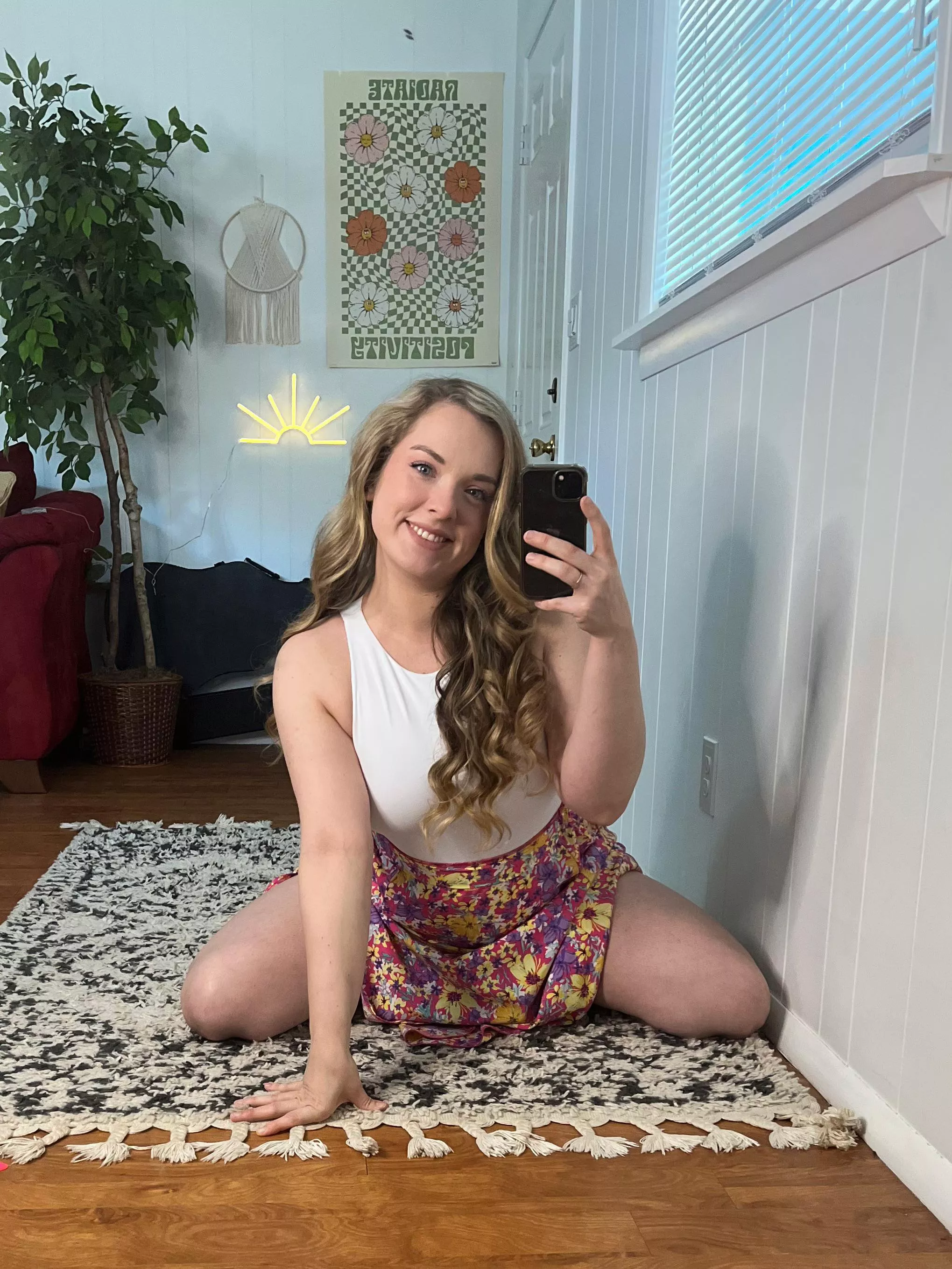 Want to see me from behind? posted by sweetchloejane