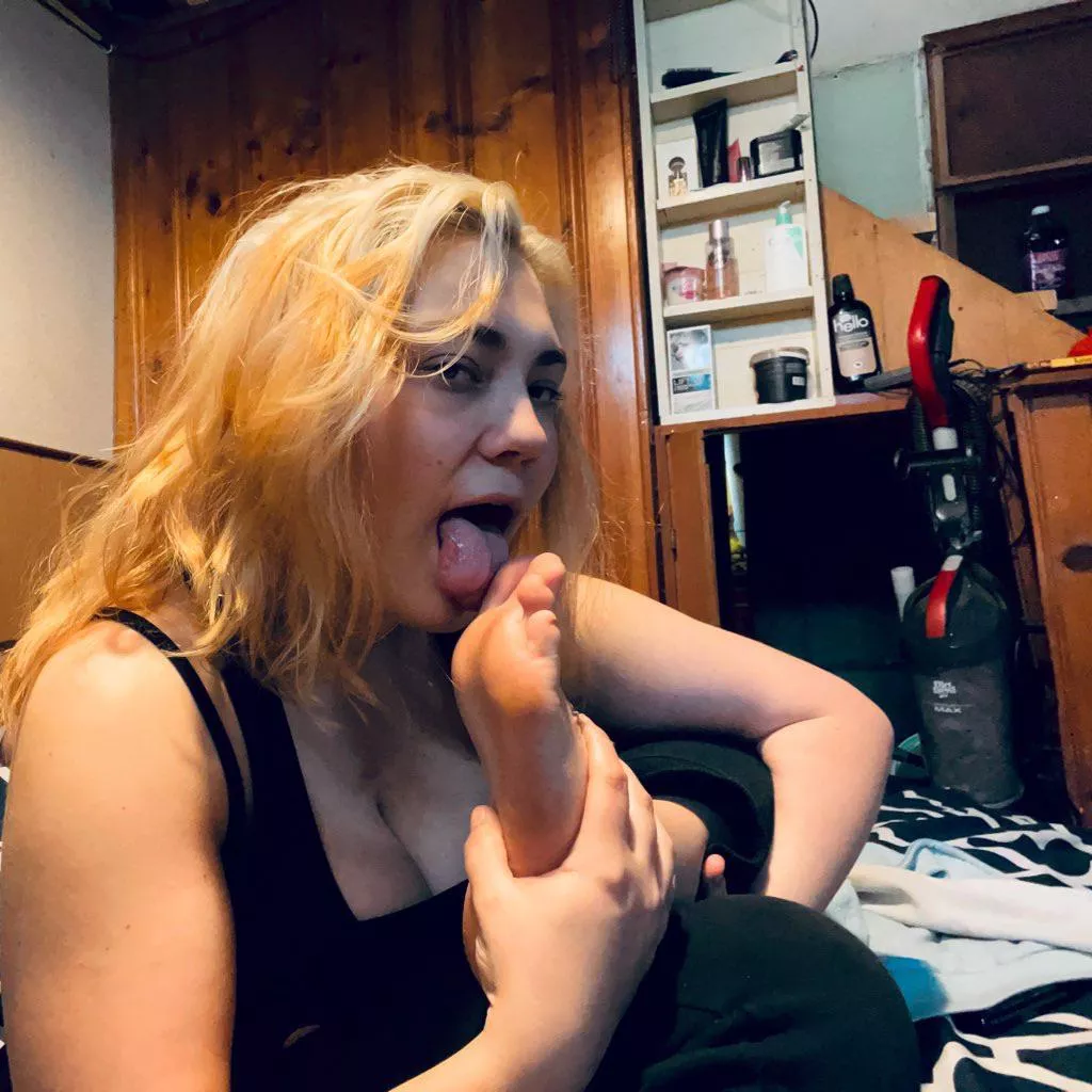 Who wants a lick? posted by Objective_Rope1