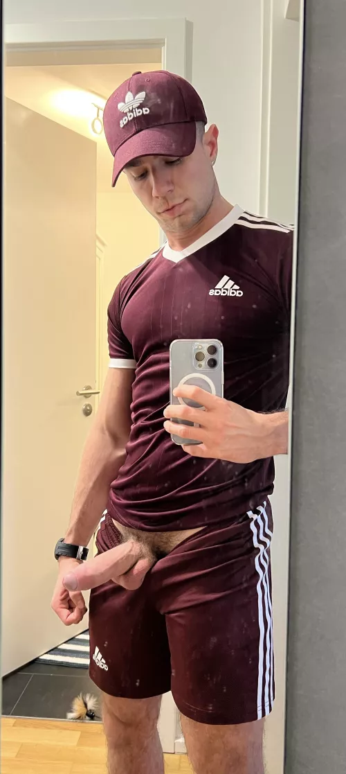 Who’s going to serve my big cock? by porki412