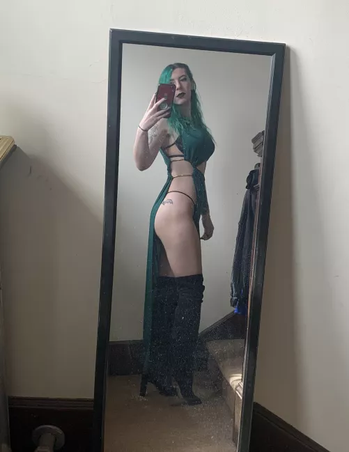 Won'te be able to keep the ass in today by sirenskiss3