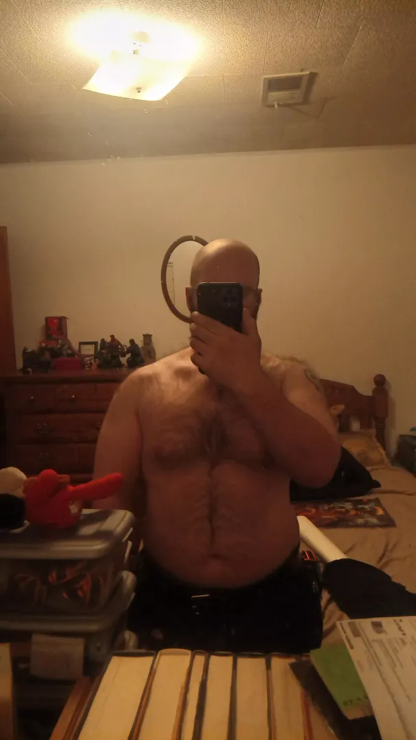240, 5'6. Am I hot? posted by Minimum-Impression30