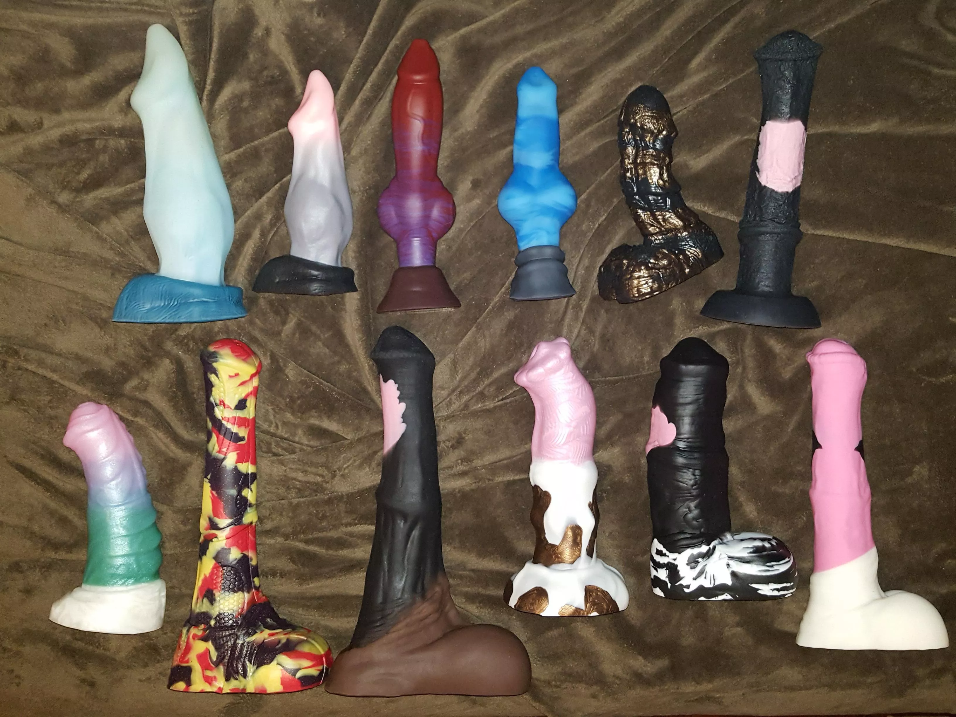 Beware of baddthrowaway1234, incase she mades another account these are the toys she has. Scammed out of $200 posted by thrwawyacct__111