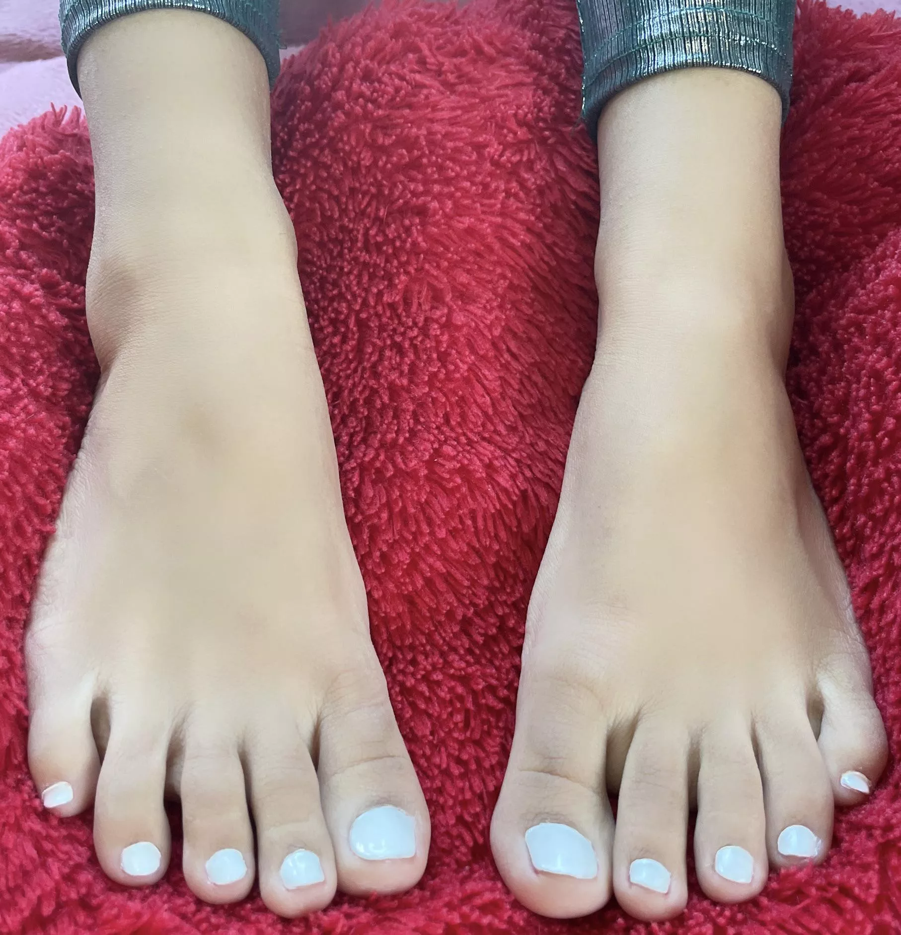 Come over here & start kissing my toes. posted by Elexxa93