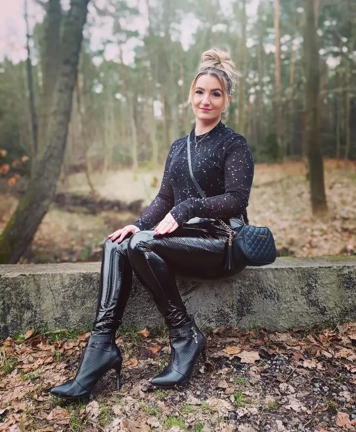 Do you like outdoor photo?💖 posted by MonicaNylon