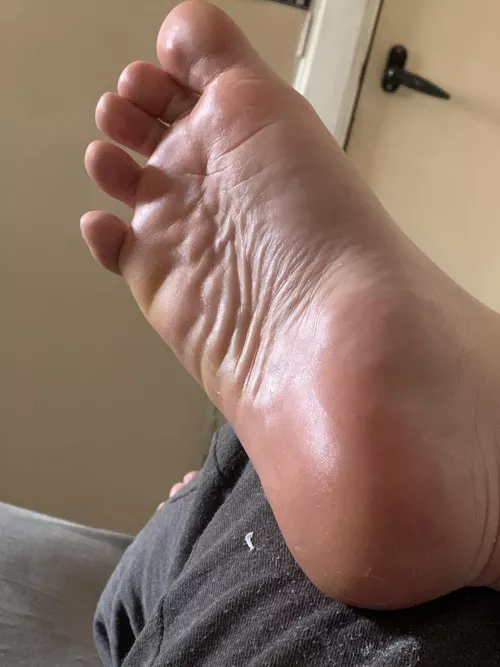 Extra ticklish with some coconut oil who want to play by Rickkerd338