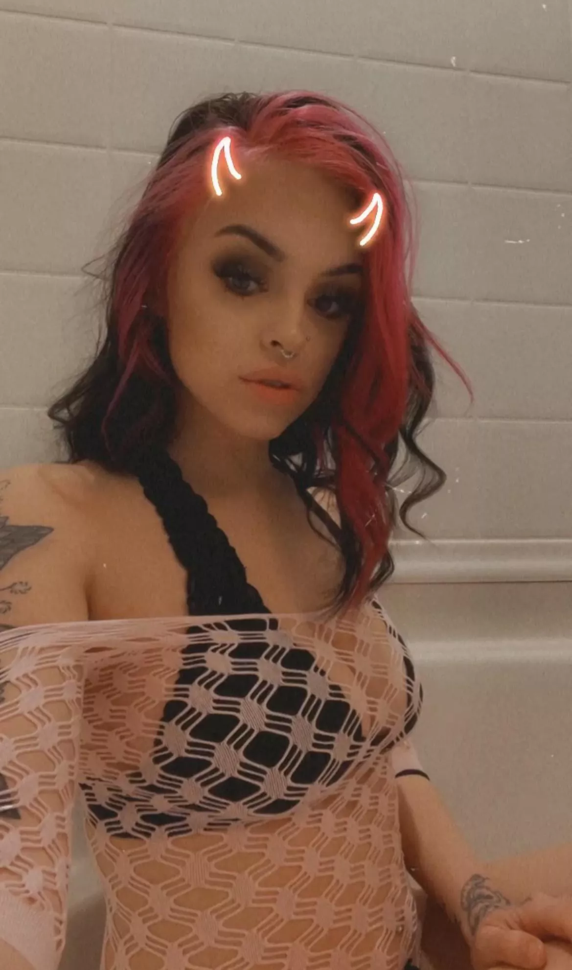 (F24) 😈 fishnets posted by Zoesmoke