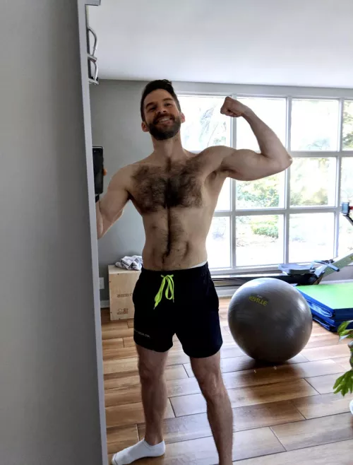 Hey Bros! I love resistance training, but lately I’m really in Qi Gong for warmup and recovery. Anyone else into Qi Gong? It’s blowing my mind! by Useful-Success-4805