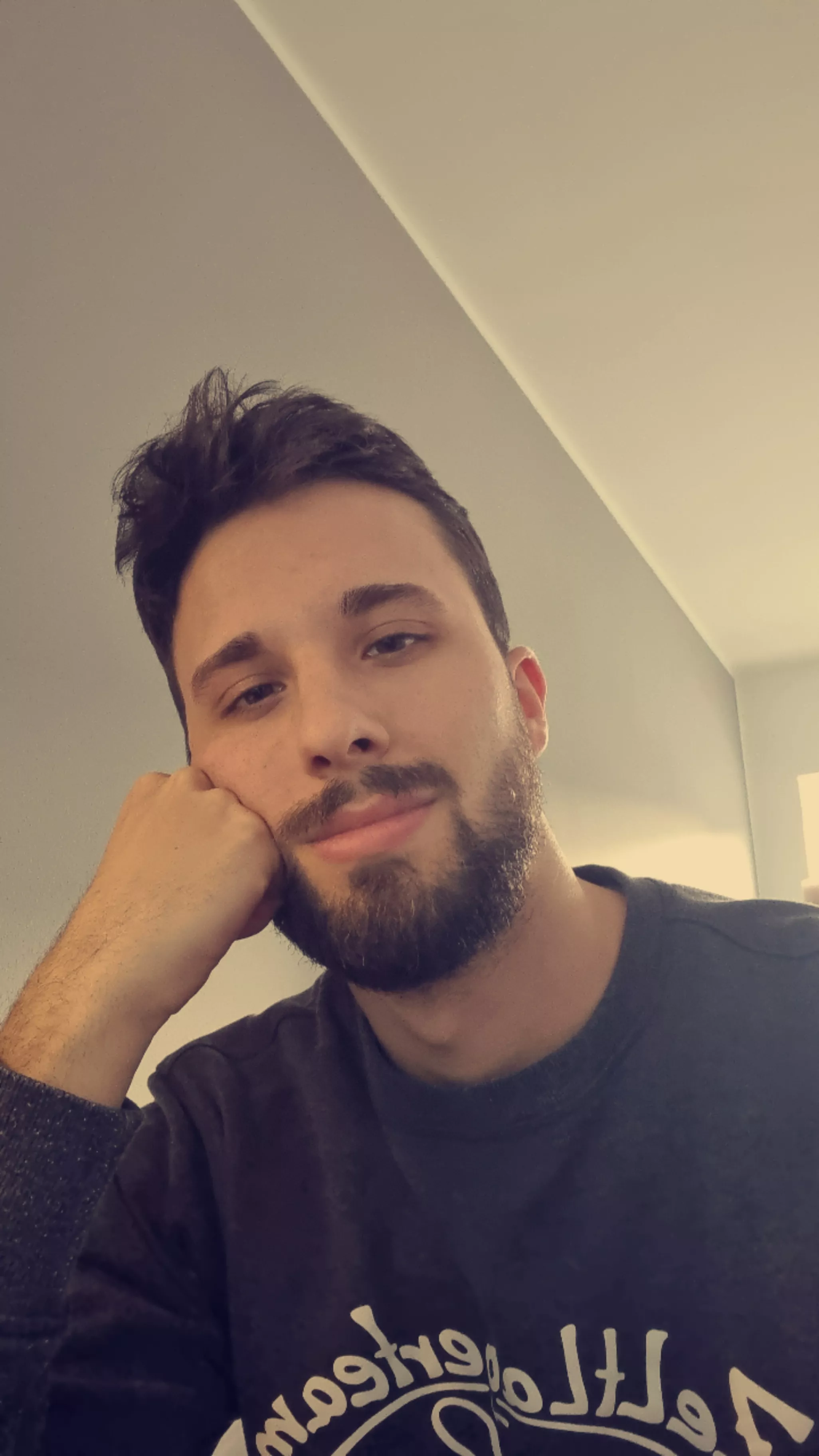 hey there :) posted by Guy2guy97