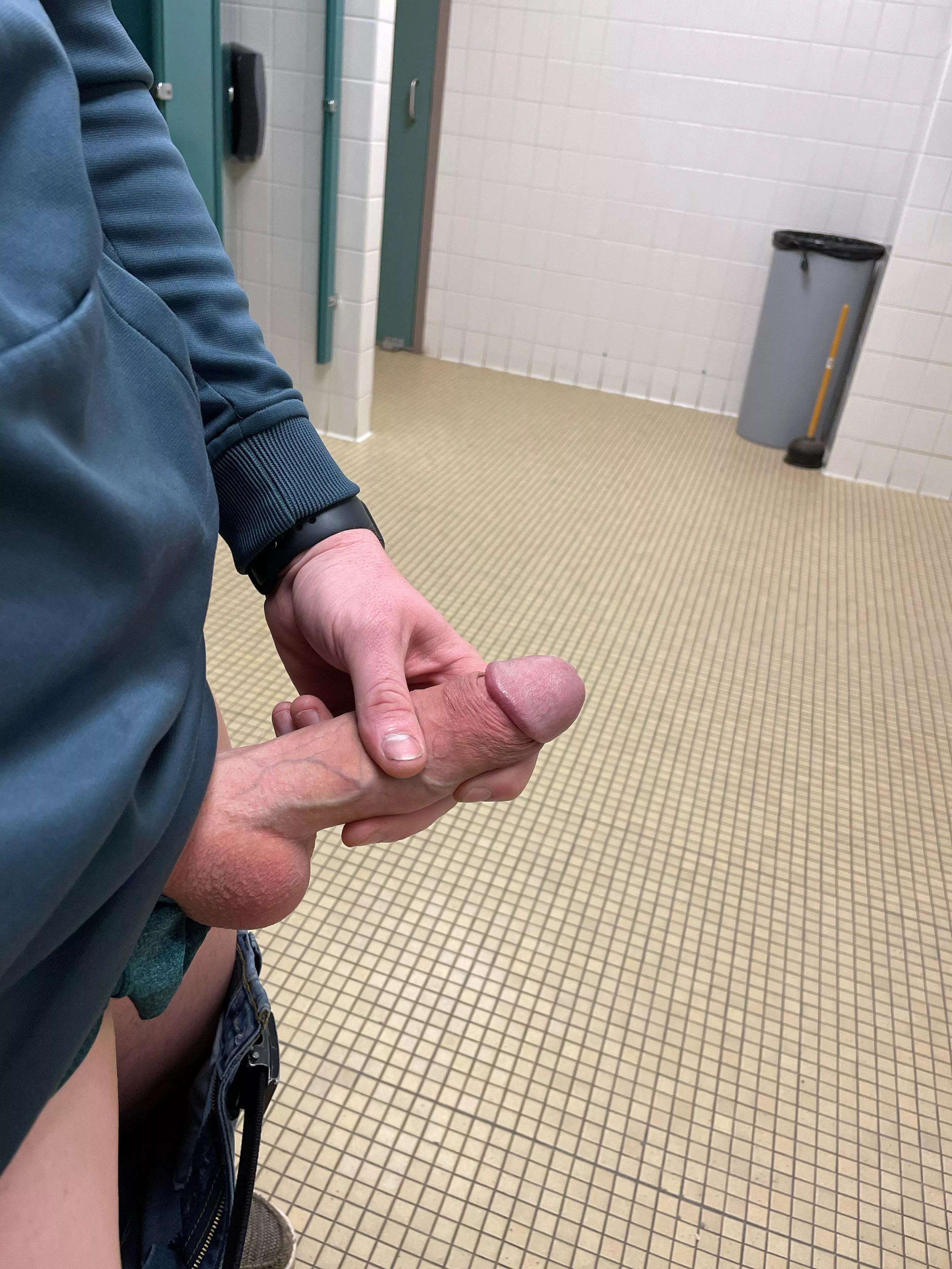 Horny in public posted by Glyndthrow1423