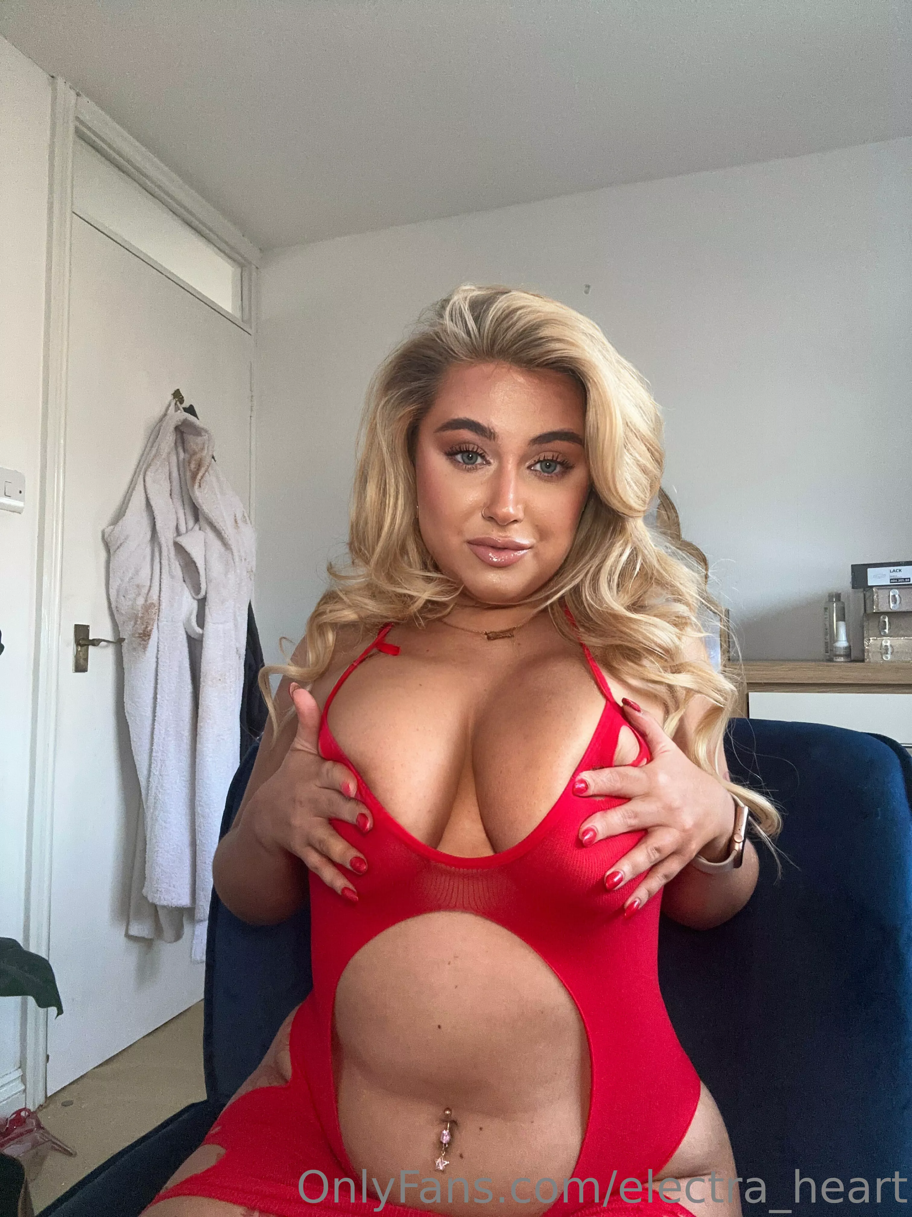 hot and juicy posted by electraheart12_